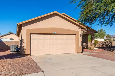 8835 E Lions Spring Pl, Tucson, AZ 85747