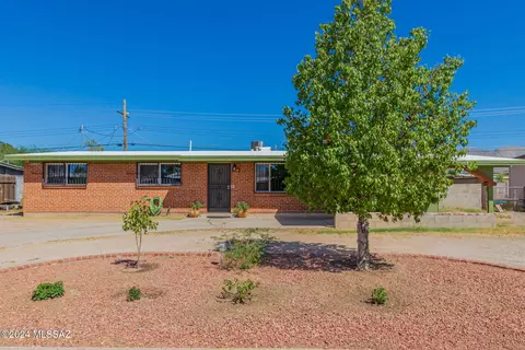 1148 W Edgewater Dr, Tucson, AZ 85704