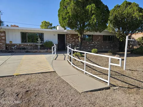 5962 Eastland St, Tucson, AZ 85711