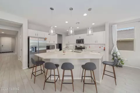 Kitchen - 13915 E Silver Pine Trl, Vail, AZ 85641 photo 2 of 2