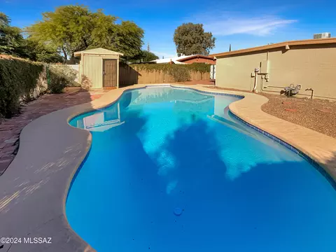Exterior - 7082 E 45th St, Tucson, AZ 85730 photo 3 of 4
