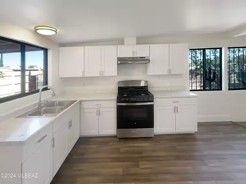 Kitchen - 7082 E 45th St, Tucson, AZ 85730 photo 2 of 2