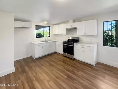 Kitchen - 7082 E 45th St, Tucson, AZ 85730 photo 1 of 2