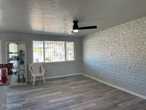 Living - 7611 E David Dr, Tucson, AZ 85730 photo 2 of 4