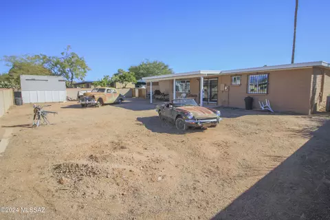 Exterior - 7611 E David Dr, Tucson, AZ 85730 photo 4 of 5