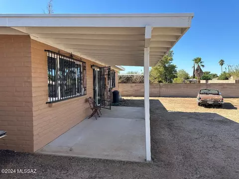 Exterior - 7611 E David Dr, Tucson, AZ 85730 photo 2 of 5