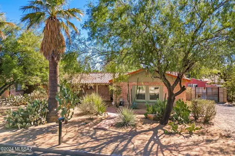 2710 E La Cienega Dr, Tucson, AZ 85716