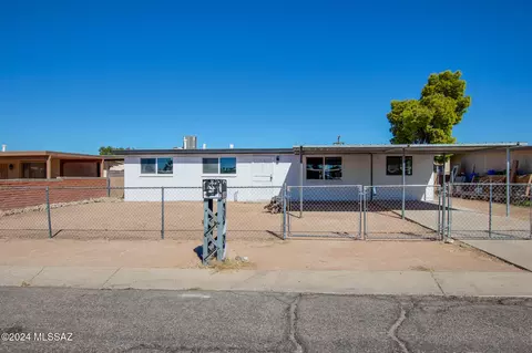 1641 E Dakota St, Tucson, AZ 85706