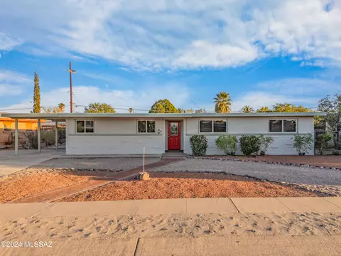 8540 E Kenyon Dr, Tucson, AZ 85710