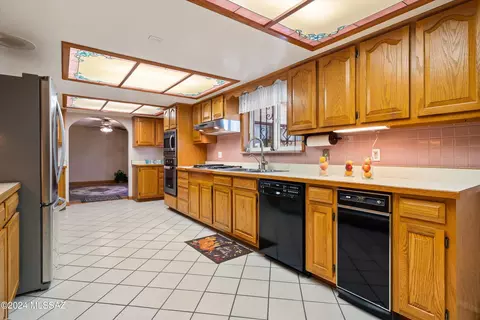Kitchen - 7445 E 45th St, Tucson, AZ 85730 photo 3 of 5