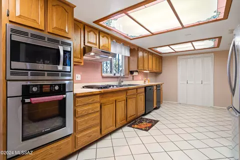 Kitchen - 7445 E 45th St, Tucson, AZ 85730 photo 1 of 5