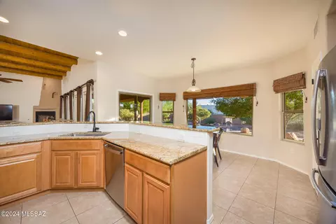 Kitchen - 14192 E Whisper Trl, Vail, AZ 85641 photo 3 of 4