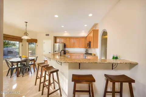 Kitchen - 14192 E Whisper Trl, Vail, AZ 85641 photo 4 of 4