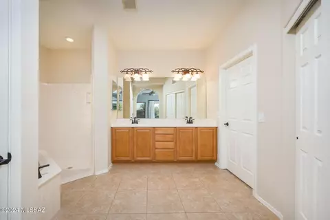 Bath - 14192 E Whisper Trl, Vail, AZ 85641 photo 1 of 4
