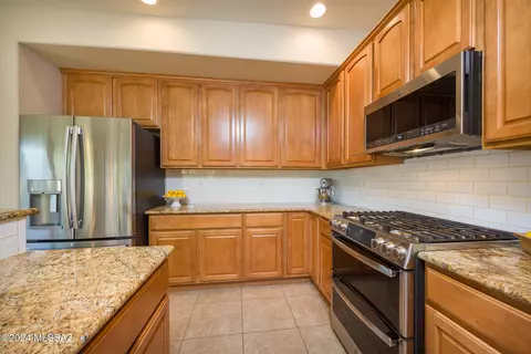 Kitchen - 14192 E Whisper Trl, Vail, AZ 85641 photo 2 of 4