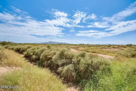 7806 Maggies Farm Ln N, Tucson, AZ 85743