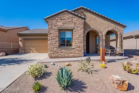 5870 S Painted Canyon Dr, Green Valley, AZ 85622