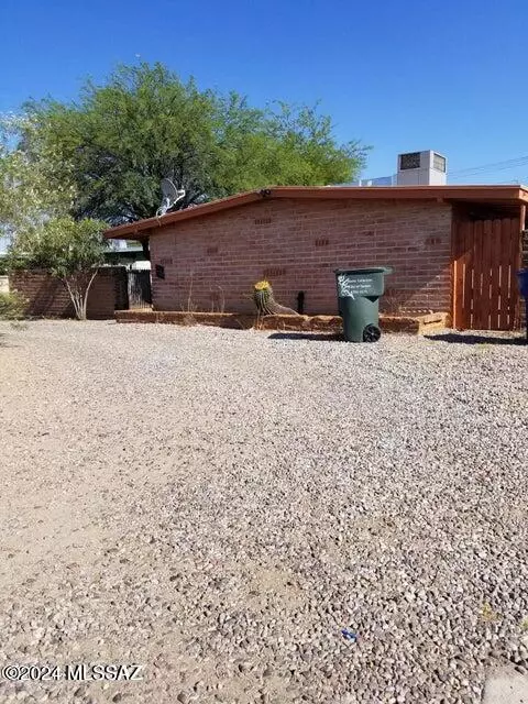 742 E Holaway Dr, Tucson, AZ 85719