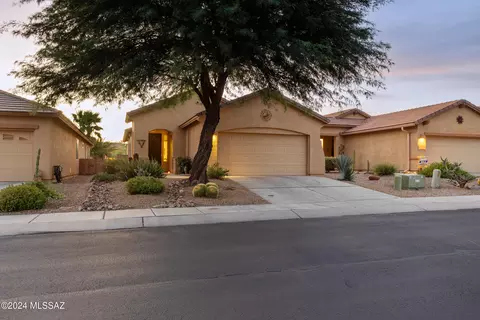 653 N Rugged Canyon Dr, Green Valley, AZ 85614