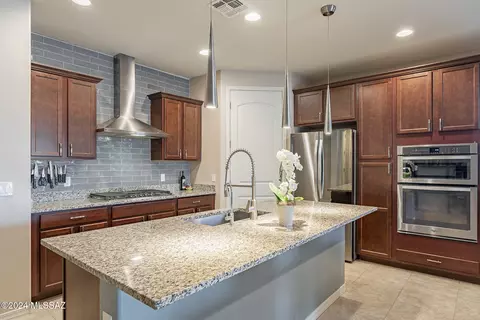 10929 E Roscommon St, Tucson, AZ 85747