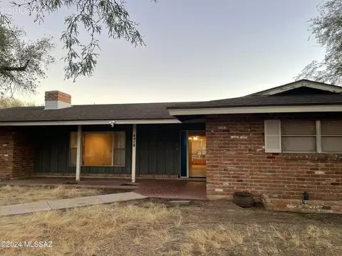 8920 E Bears Path Rd, Tucson, AZ 85749