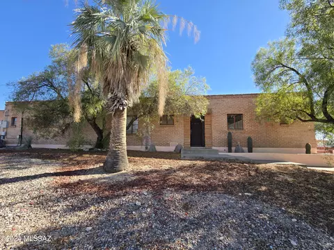 875 W Cresta Loma Dr, Tucson, AZ 85704