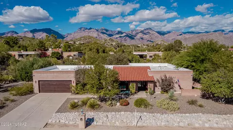 8281 E Crestwood Dr, Tucson, AZ 85750