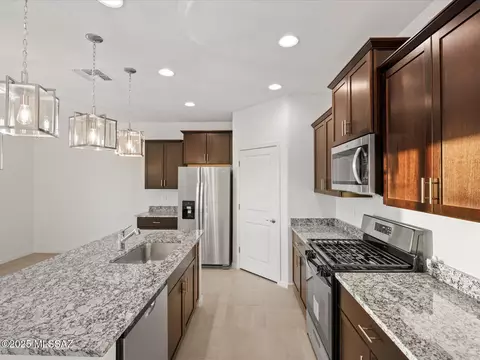 6898 E Paseo De Villalobos, Tucson, AZ 85756