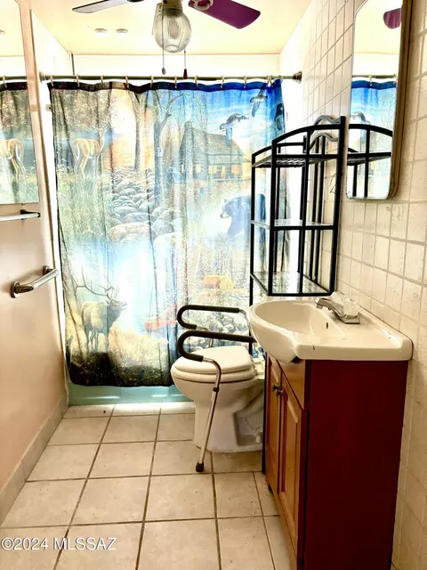 Bath - 103 S Verdugo Pl 110 E Copper St, Mammoth, AZ 85618 photo 1 of 1