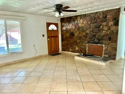 Living - 103 S Verdugo Pl 110 E Copper St, Mammoth, AZ 85618 photo 1 of 2
