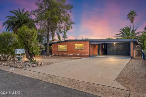 5832 E North St, Tucson, AZ 85712