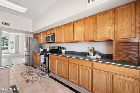 Kitchen - 9616 E Paseo San Bernardo, Tucson, AZ 85747 photo 5 of 5