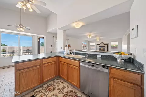 Kitchen - 9616 E Paseo San Bernardo, Tucson, AZ 85747 photo 4 of 5