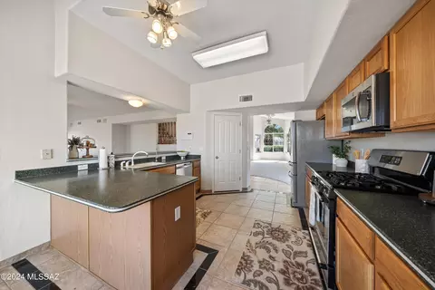 Kitchen - 9616 E Paseo San Bernardo, Tucson, AZ 85747 photo 2 of 5