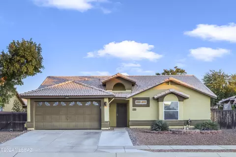 8035 S Queen Creek Dr, Tucson, AZ 85747