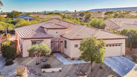 823 W Calle Artistica, Green Valley, AZ 85614