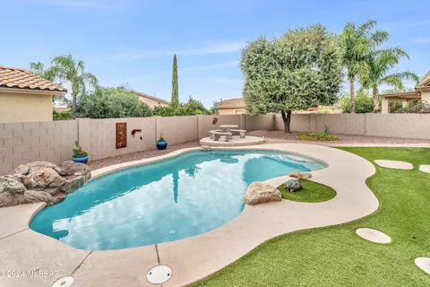 247 W Tabascoe Pl, Oro Valley, AZ 85755