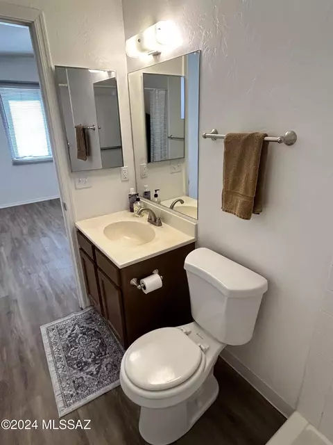 Bath - 702 E 37th St, Tucson, AZ 85713 photo 6 of 6