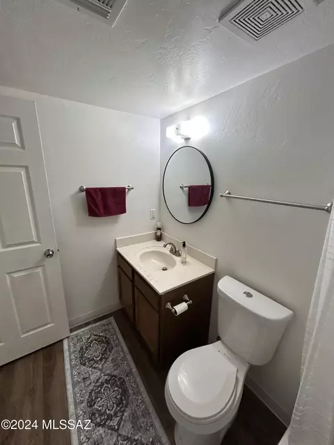 Bath - 702 E 37th St, Tucson, AZ 85713 photo 2 of 6