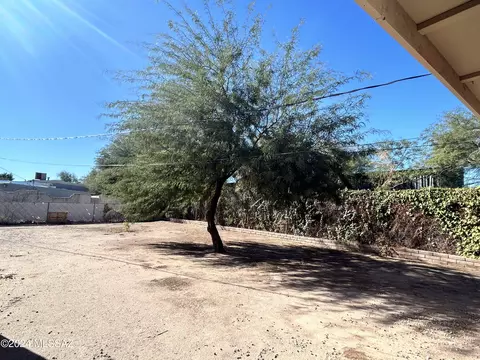 Exterior - 702 E 37th St, Tucson, AZ 85713 photo 2 of 4