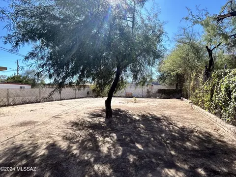 Exterior - 702 E 37th St, Tucson, AZ 85713 photo 3 of 4