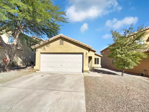684 W Cholla Crest Dr, Green Valley, AZ 85614