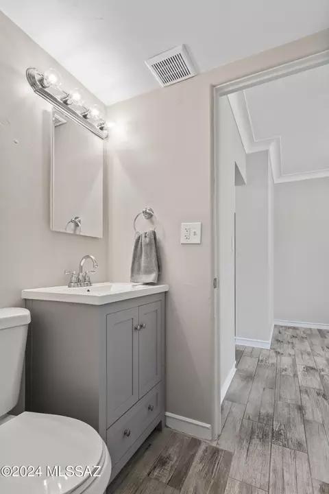 Bath - 822 E Copper St, Tucson, AZ 85719 photo 3 of 3