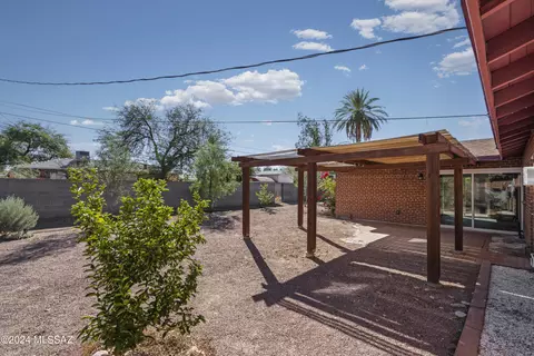 Exterior - 822 E Copper St, Tucson, AZ 85719 photo 3 of 6