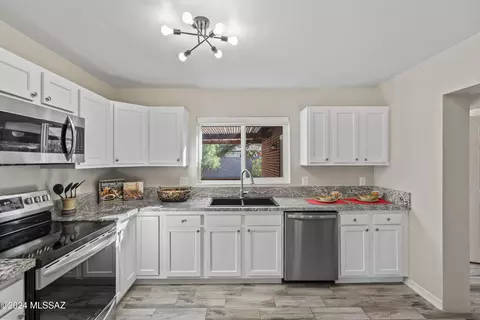 Kitchen - 822 E Copper St, Tucson, AZ 85719 photo 1 of 3