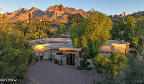 775 W Landoran Ln, Oro Valley, AZ 85737