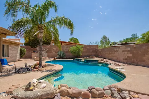 9038 E 2nd Pl, Tucson, AZ 85710