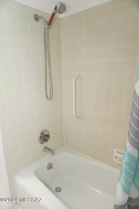 Bath - 211 N Ford St, Pearce, AZ 85625 photo 2 of 4