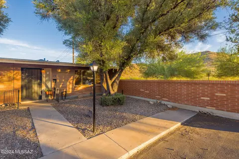 1942 W Anklam Rd, Tucson, AZ 85745
