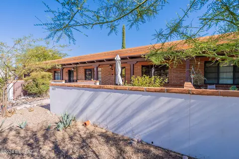 207 S Paseo Quinta #C, Green Valley, AZ 85614